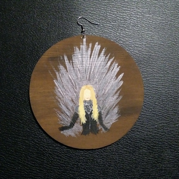 "Queen Cersei" Earrings - Picture 4 of 8
